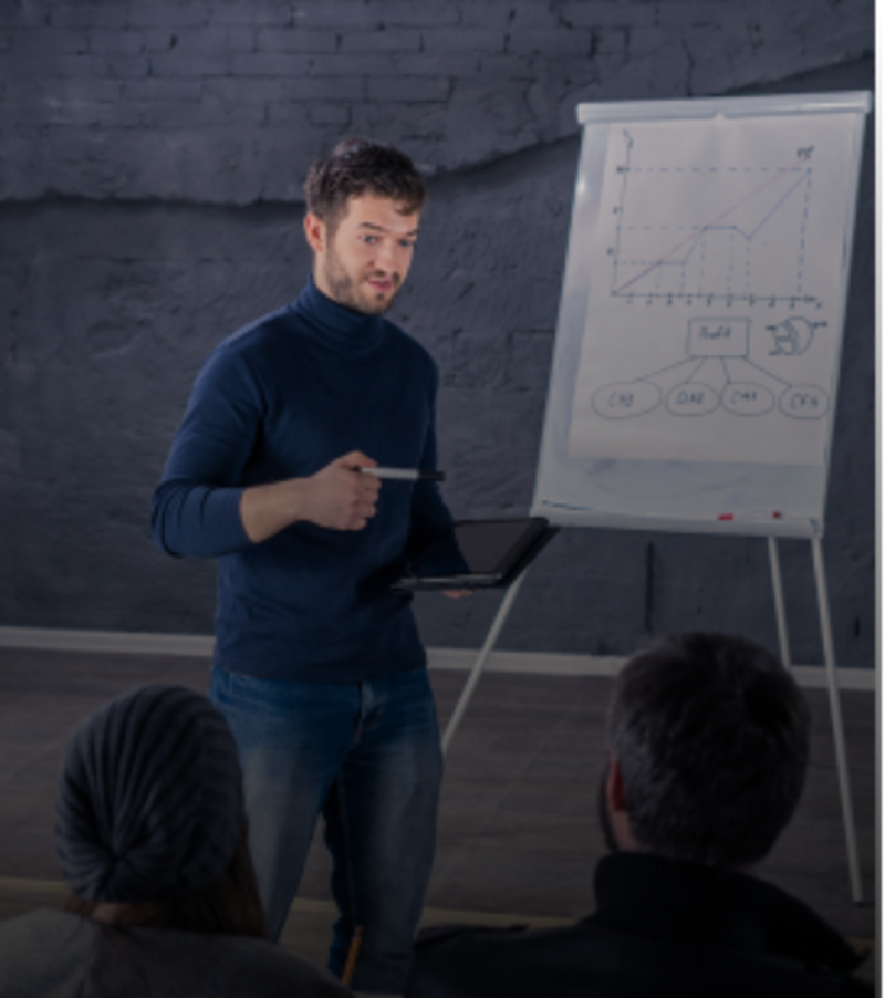 Equip people leaders with tailored toolkits 